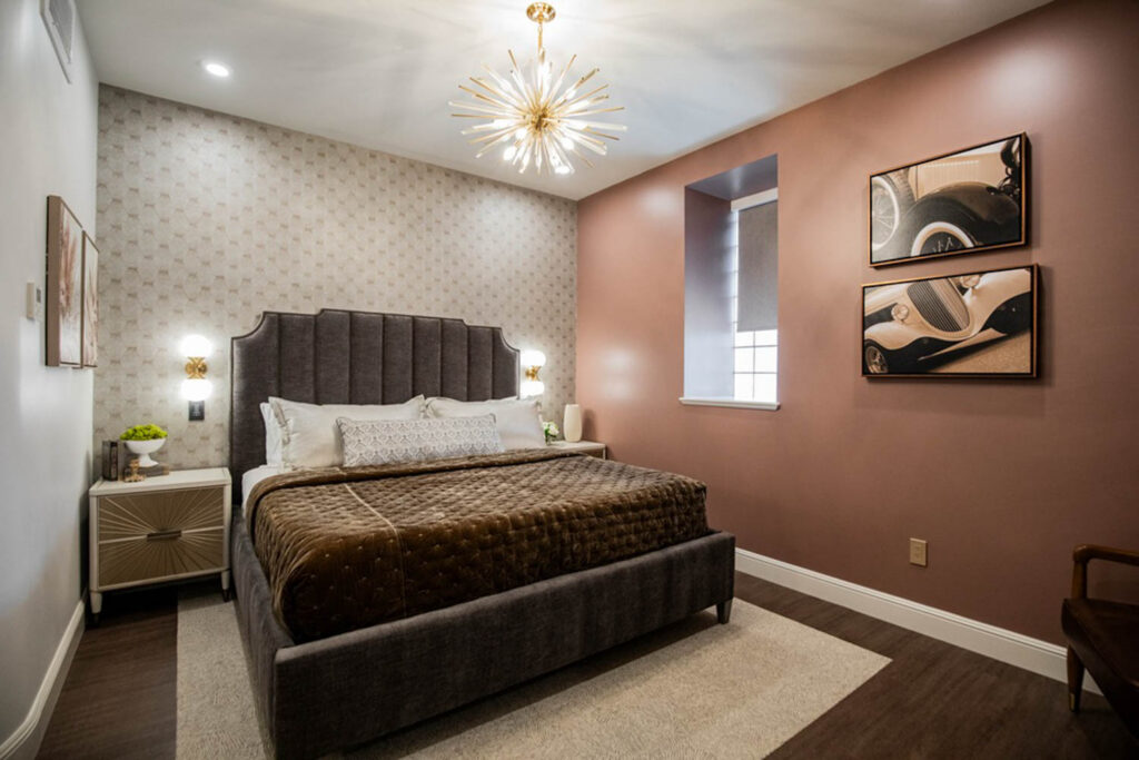 The-Star-on-Spring-Holcomb-Suite-Bed-Front-2