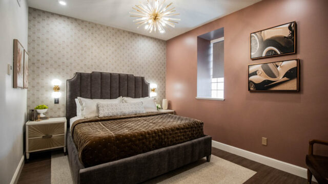 The-Star-on-Spring-Holcomb-Suite-Bed-Front-2